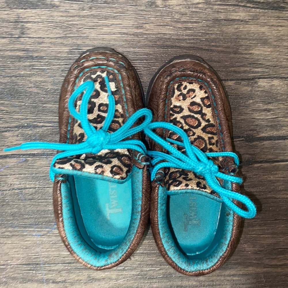 Twisted X toddler 6